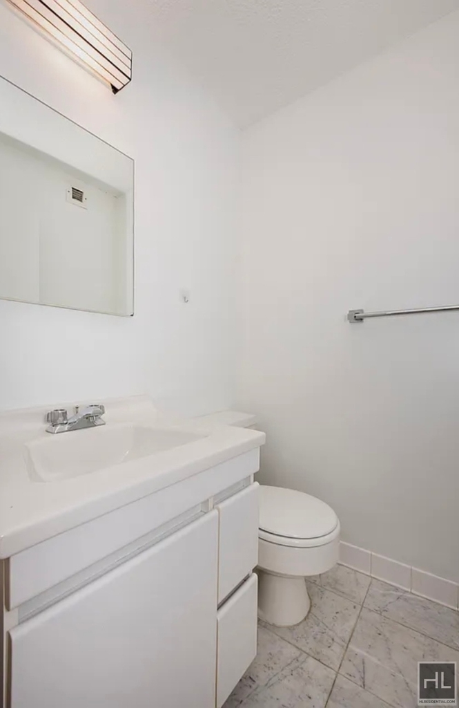 East 52nd Street - Photo 5