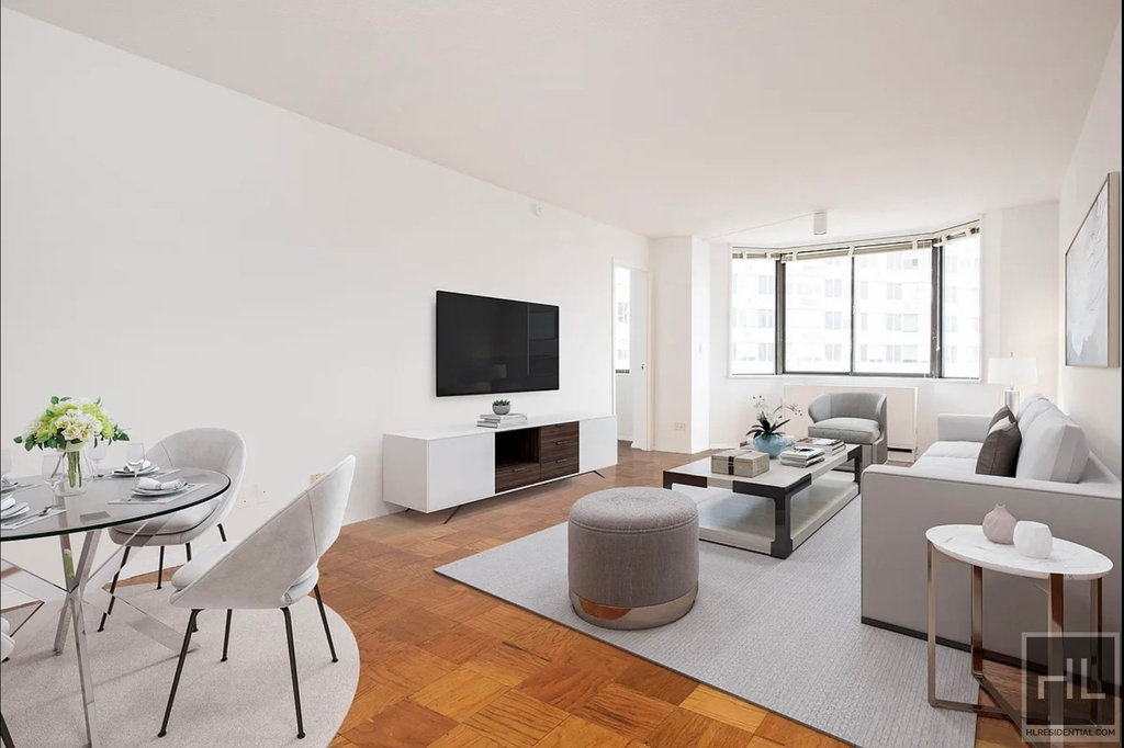 East 52nd Street - Photo 0