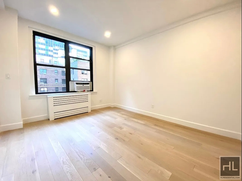 East 48th Street - Photo 7