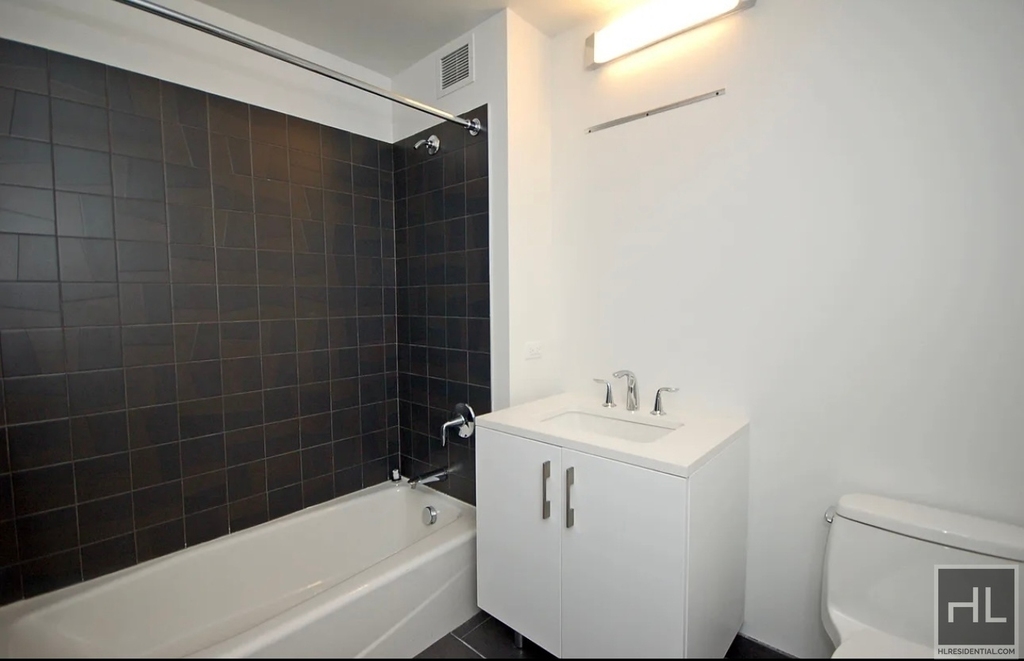 East 44th Street - Photo 5