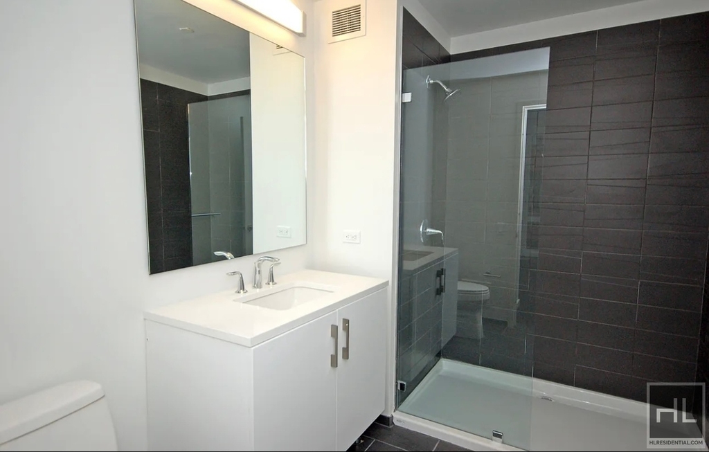 East 44th Street - Photo 6