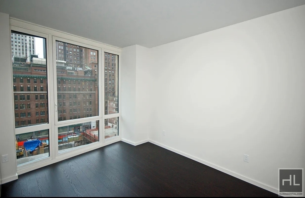 East 44th Street - Photo 0