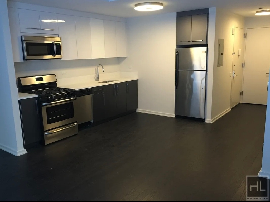 East 44th Street - Photo 4