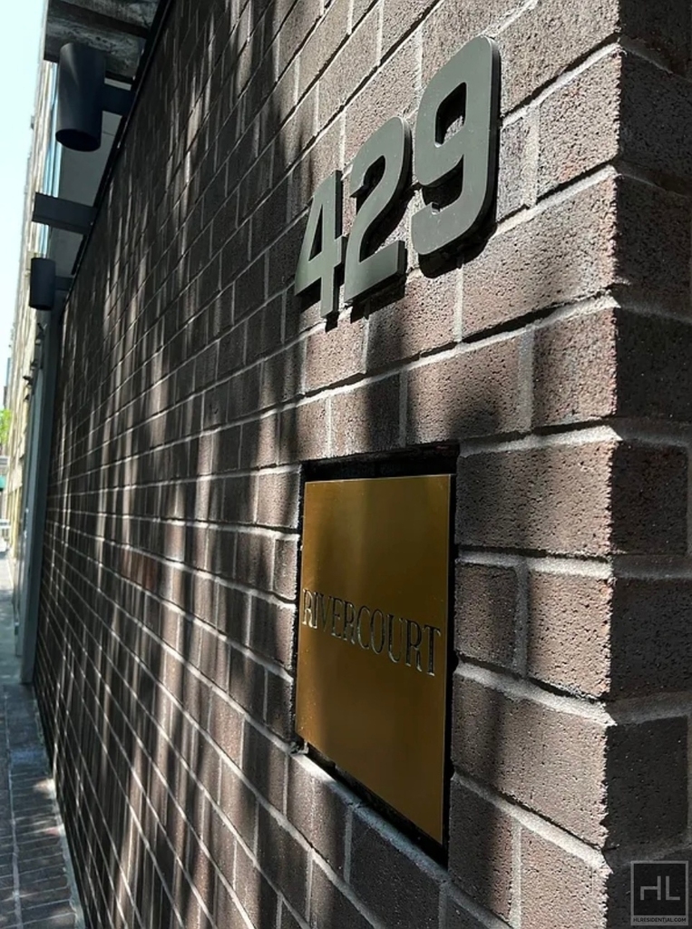 East 52nd Street - Photo 7