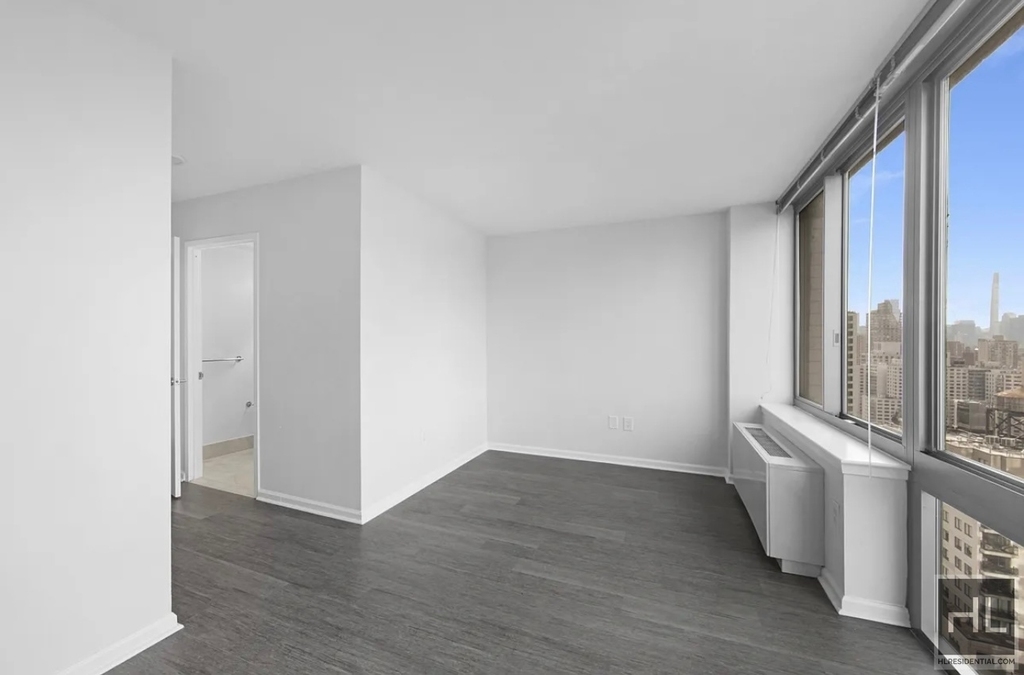 East 92 Street - Photo 9