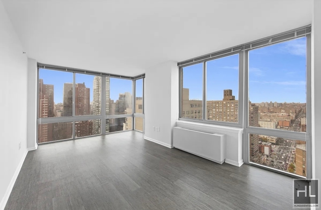 East 92 Street - Photo 2