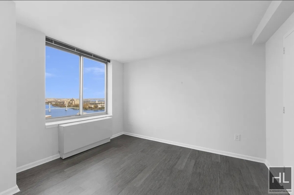 East 92 Street - Photo 13