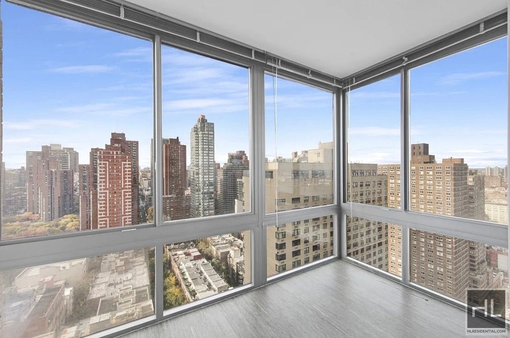 East 92 Street - Photo 4