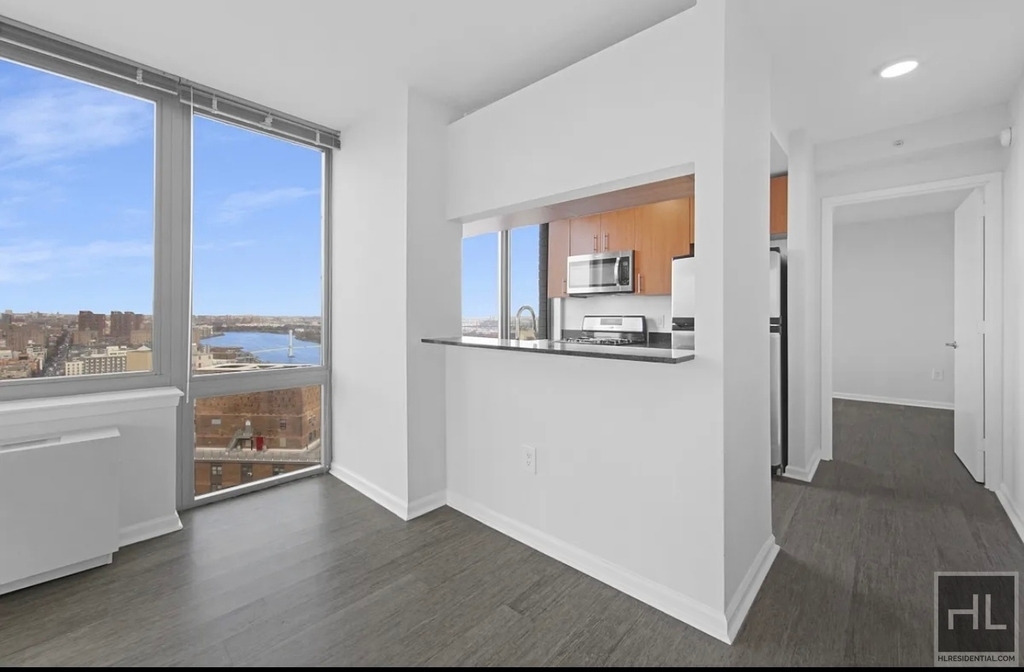 East 92 Street - Photo 5