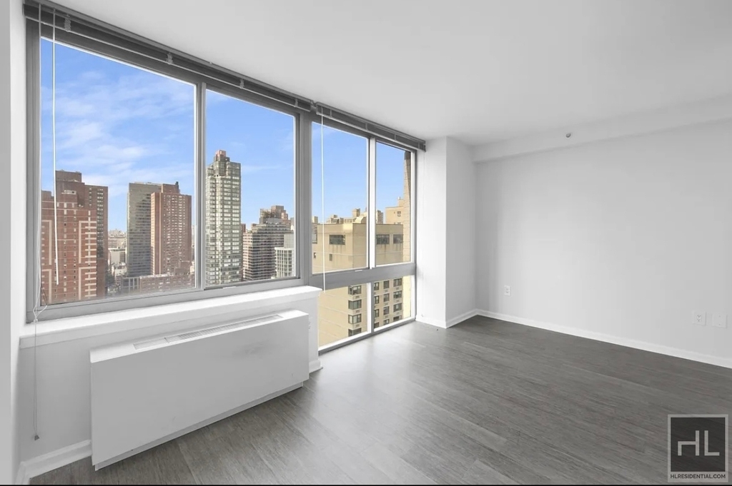 East 92 Street - Photo 8
