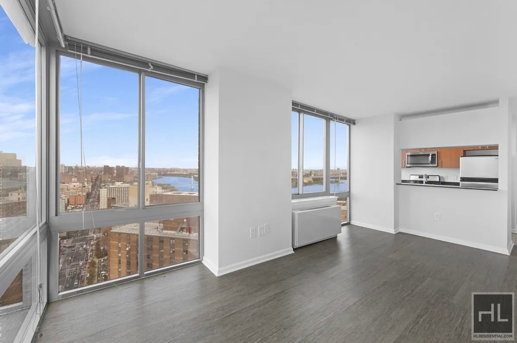 East 92 Street - Photo 3