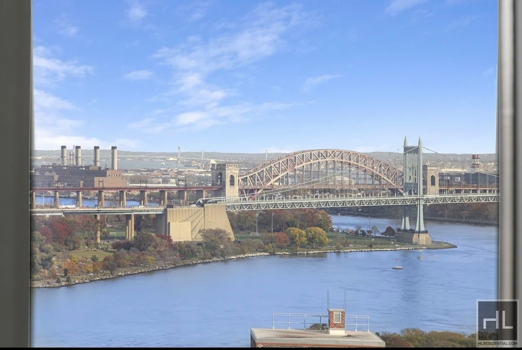East 92 Street - Photo 17