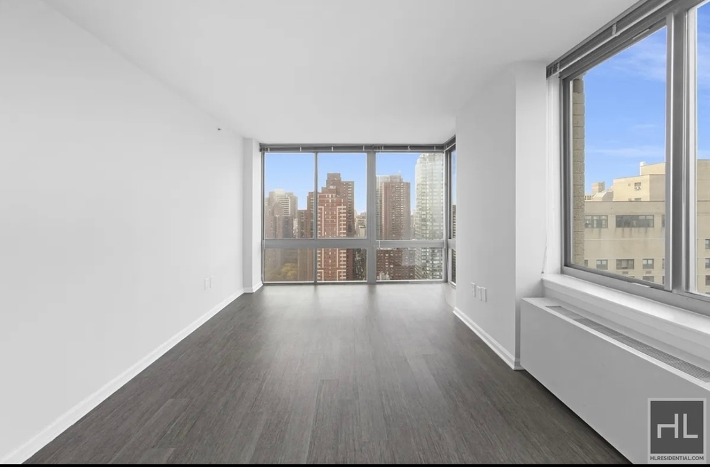 East 92 Street - Photo 1