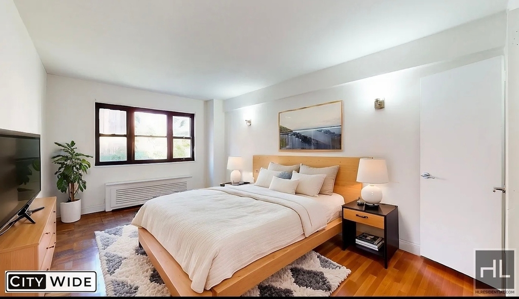 East 35 Street - Photo 3