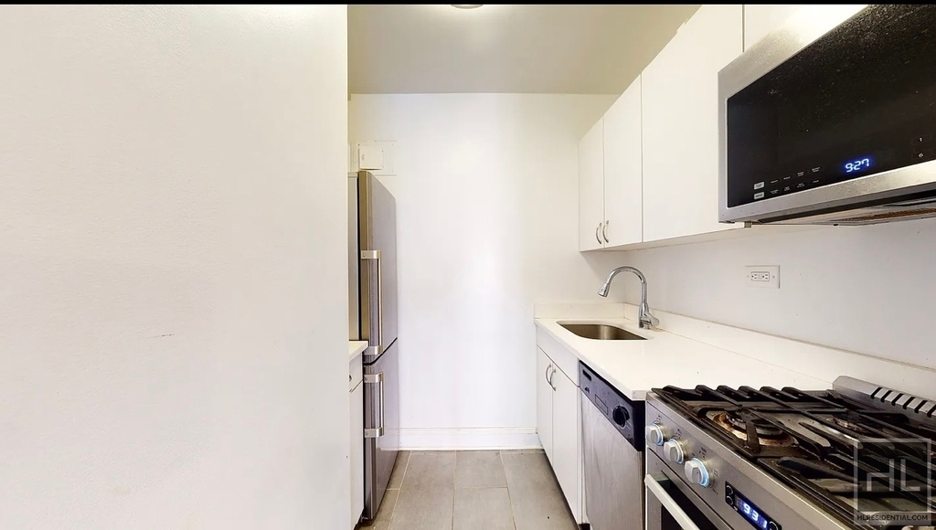 East 35 Street - Photo 5