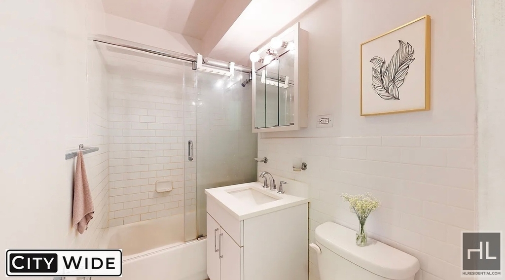 East 35 Street - Photo 6