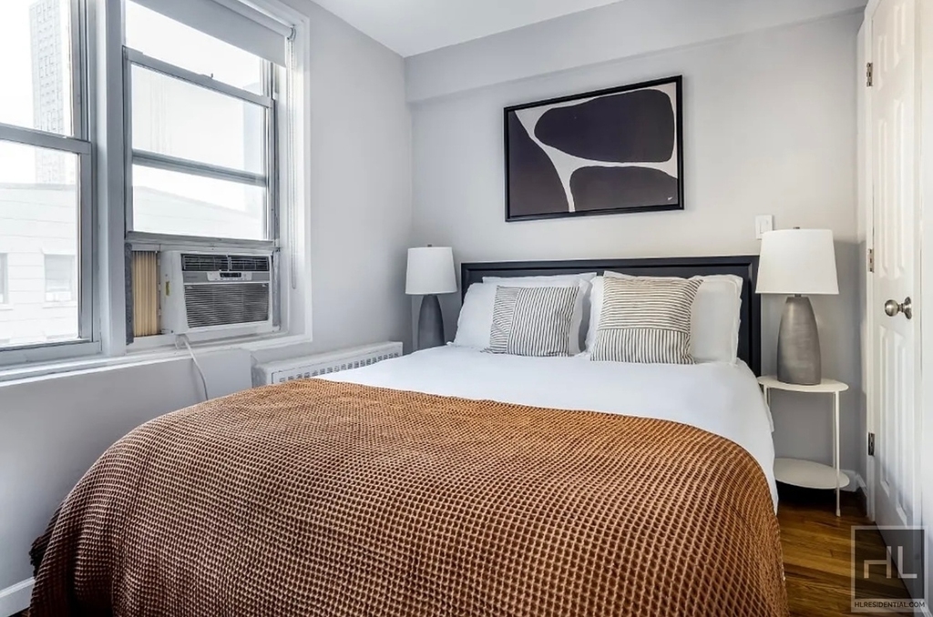 East 58th Street - Photo 3