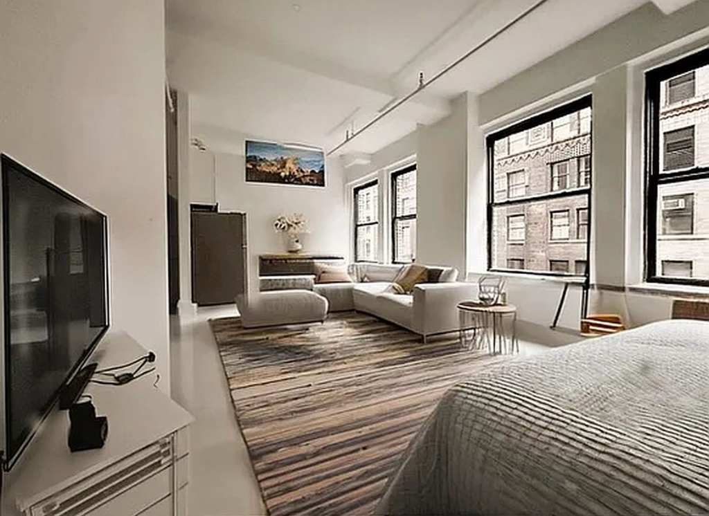 248 West 35th Street - Photo 2