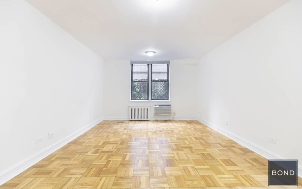 151 West 16th Street - Photo 1