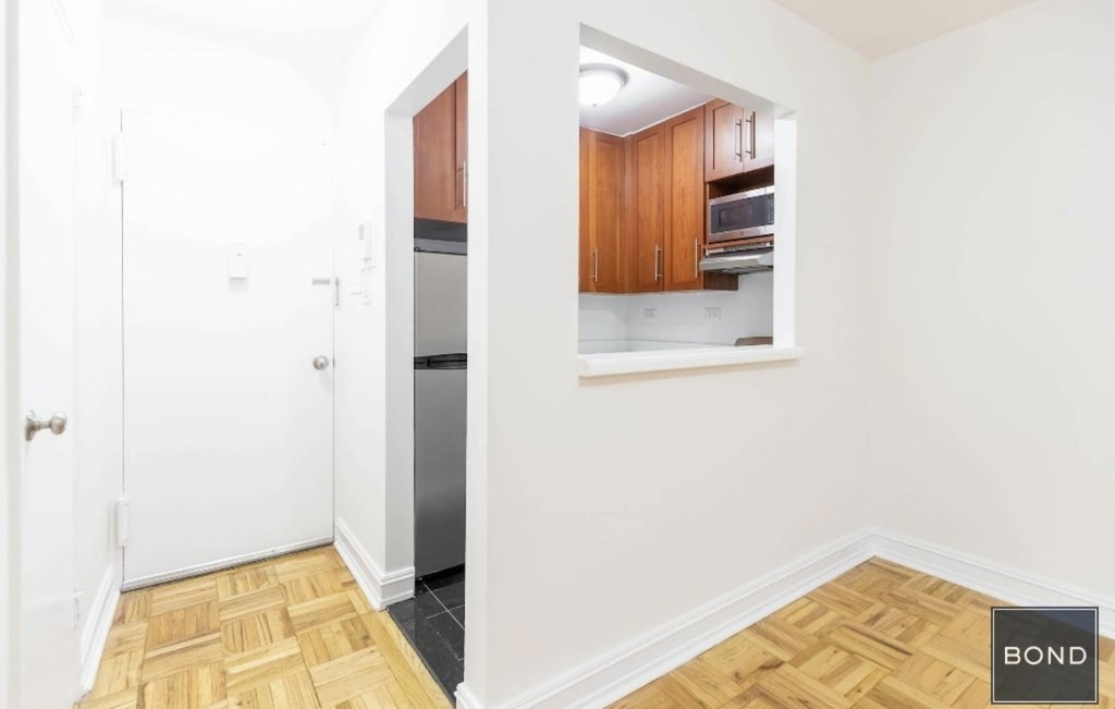 151 West 16th Street - Photo 4
