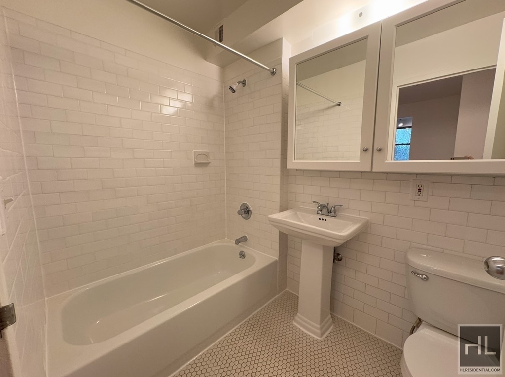 East 7th Street - Photo 11