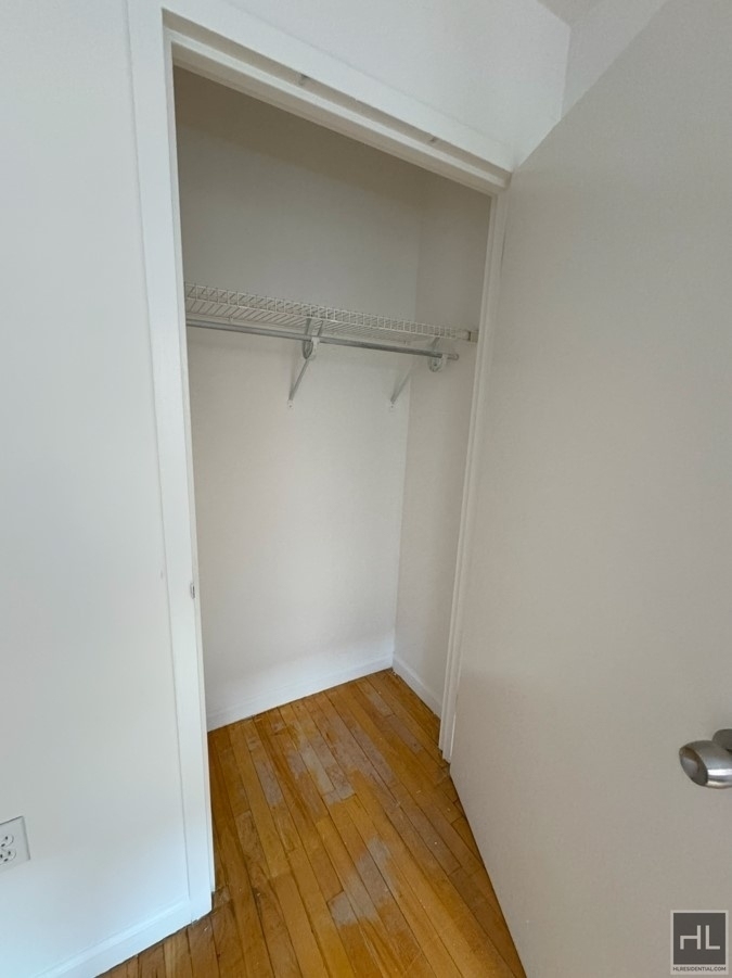 East 7th Street - Photo 10
