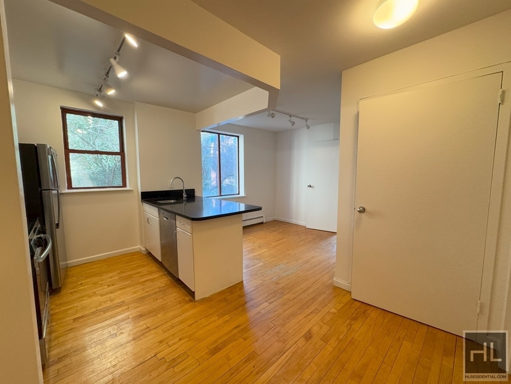 East 7th Street - Photo 2