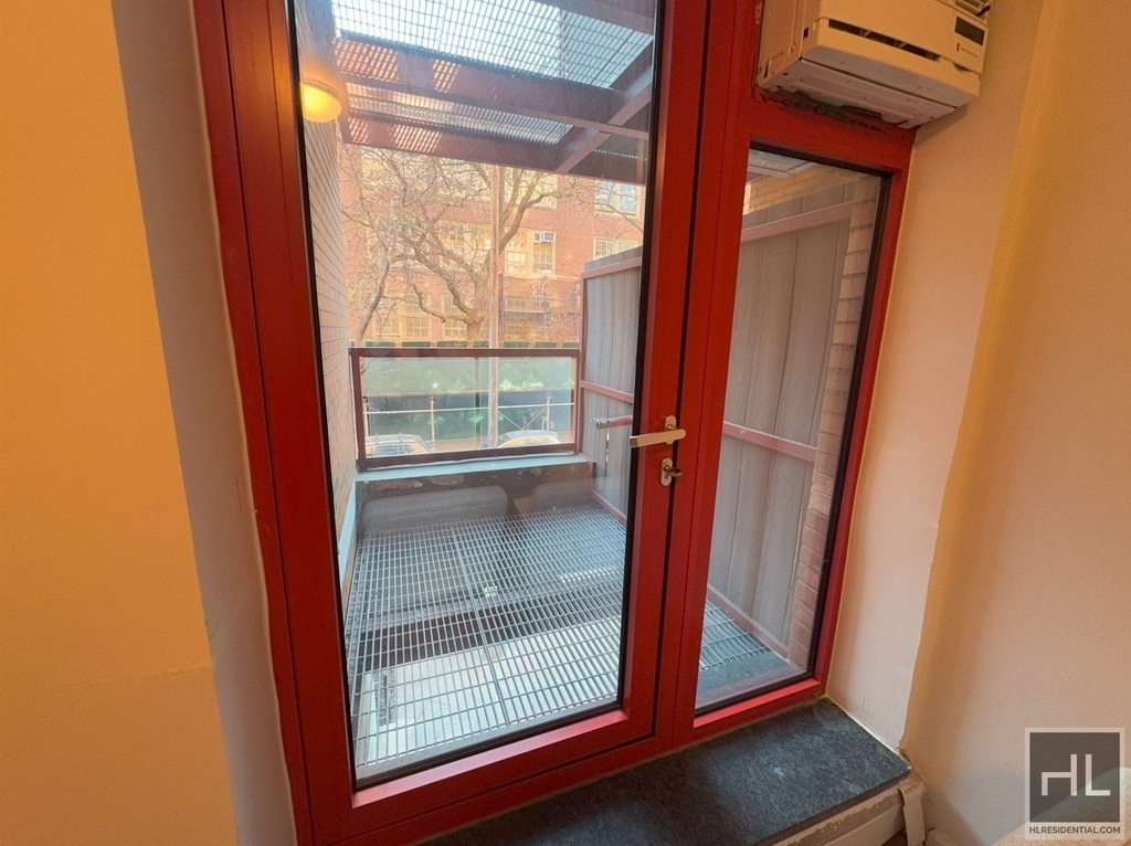 East 7th Street - Photo 8