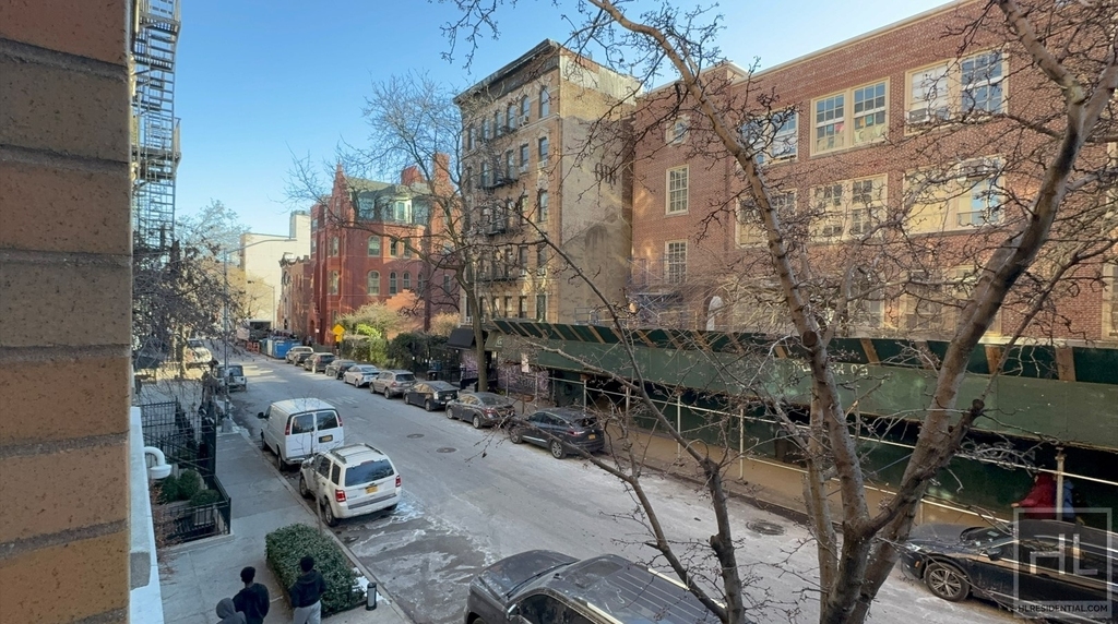 East 7th Street - Photo 13