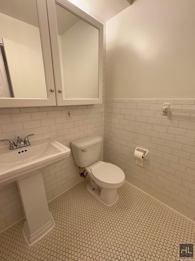 East 7th Street - Photo 12