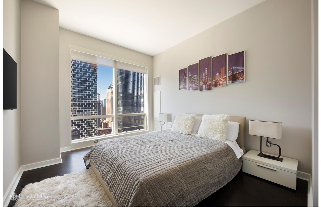 230 W 56th St - Photo 6