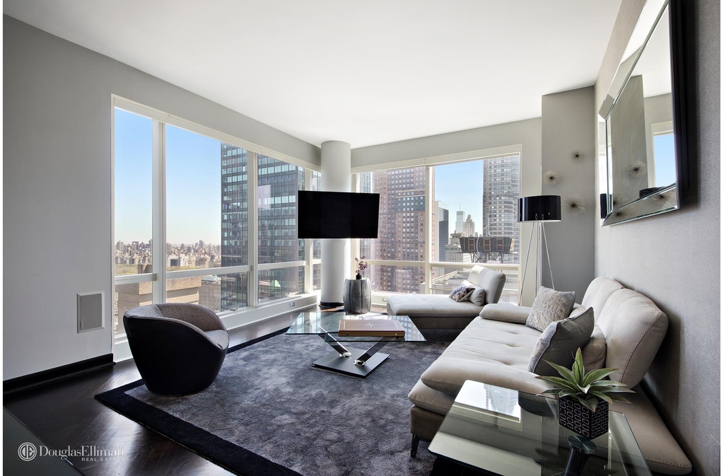 230 W 56th St - Photo 0
