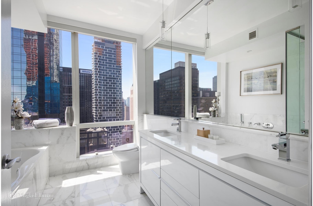 230 W 56th St - Photo 5