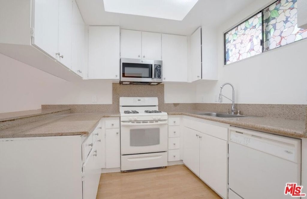 729 S Hobart Boulevard - Photo 14