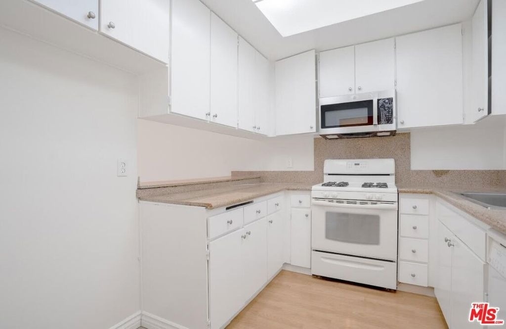 729 S Hobart Boulevard - Photo 13