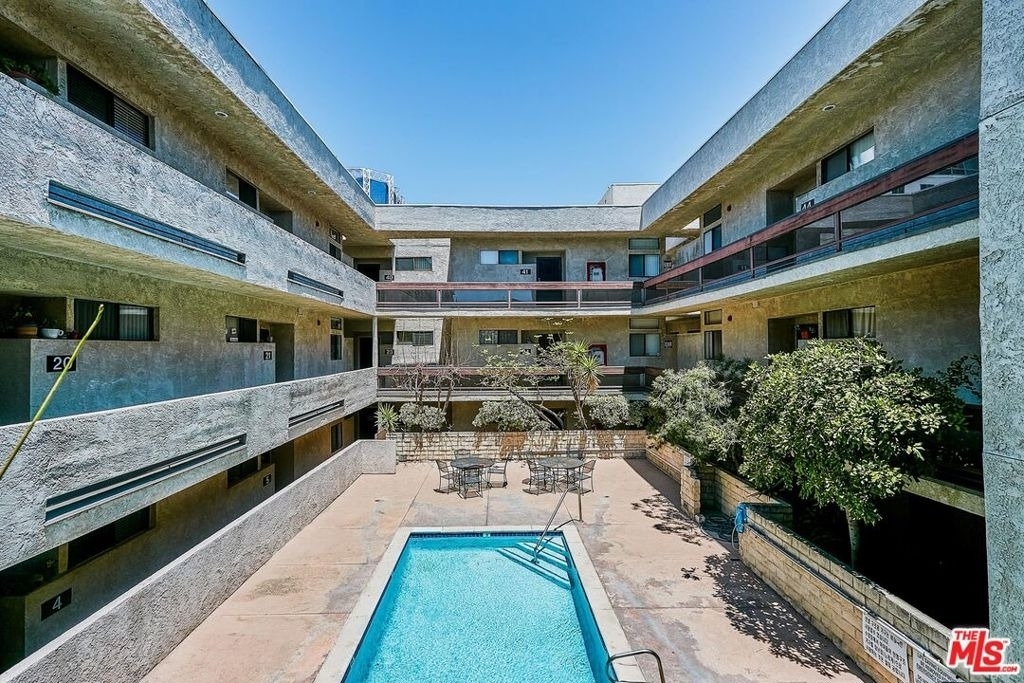 729 S Hobart Boulevard - Photo 29
