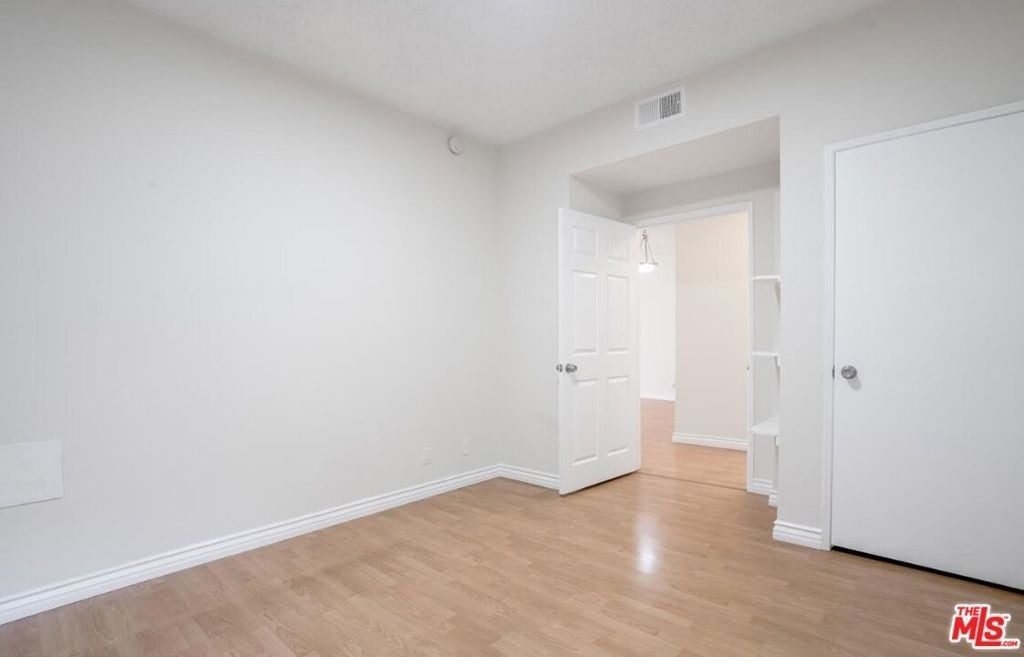 729 S Hobart Boulevard - Photo 3