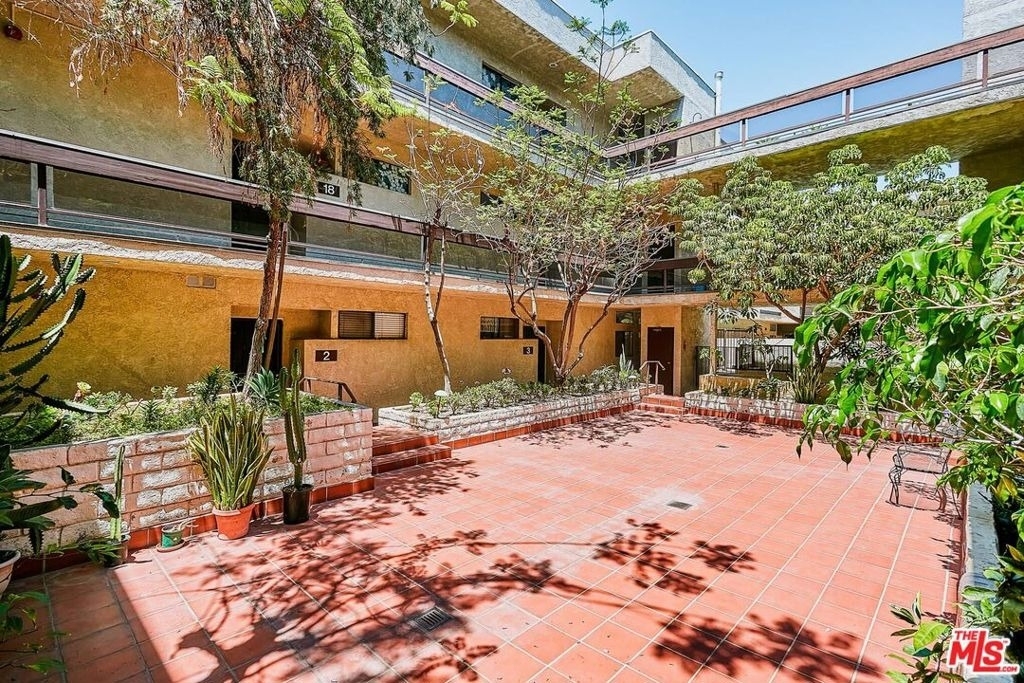 729 S Hobart Boulevard - Photo 26