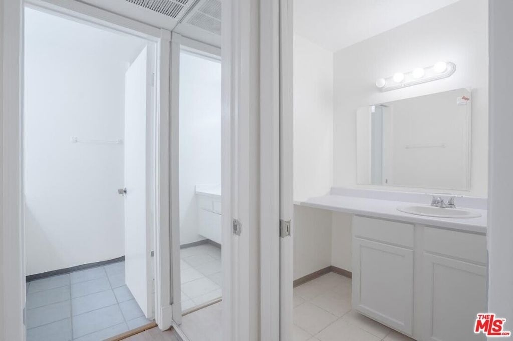 729 S Hobart Boulevard - Photo 16
