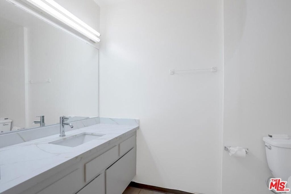 729 S Hobart Boulevard - Photo 18