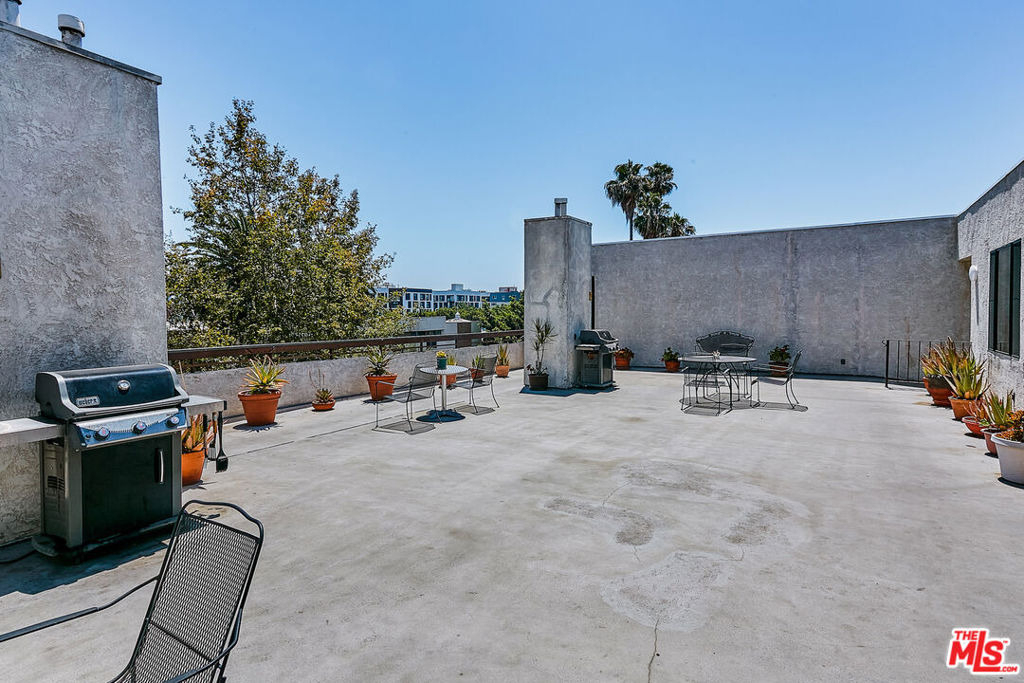 729 S Hobart Boulevard - Photo 31
