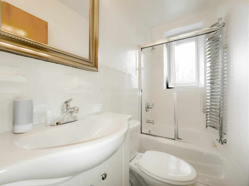 310 East 19th Street - Photo 4