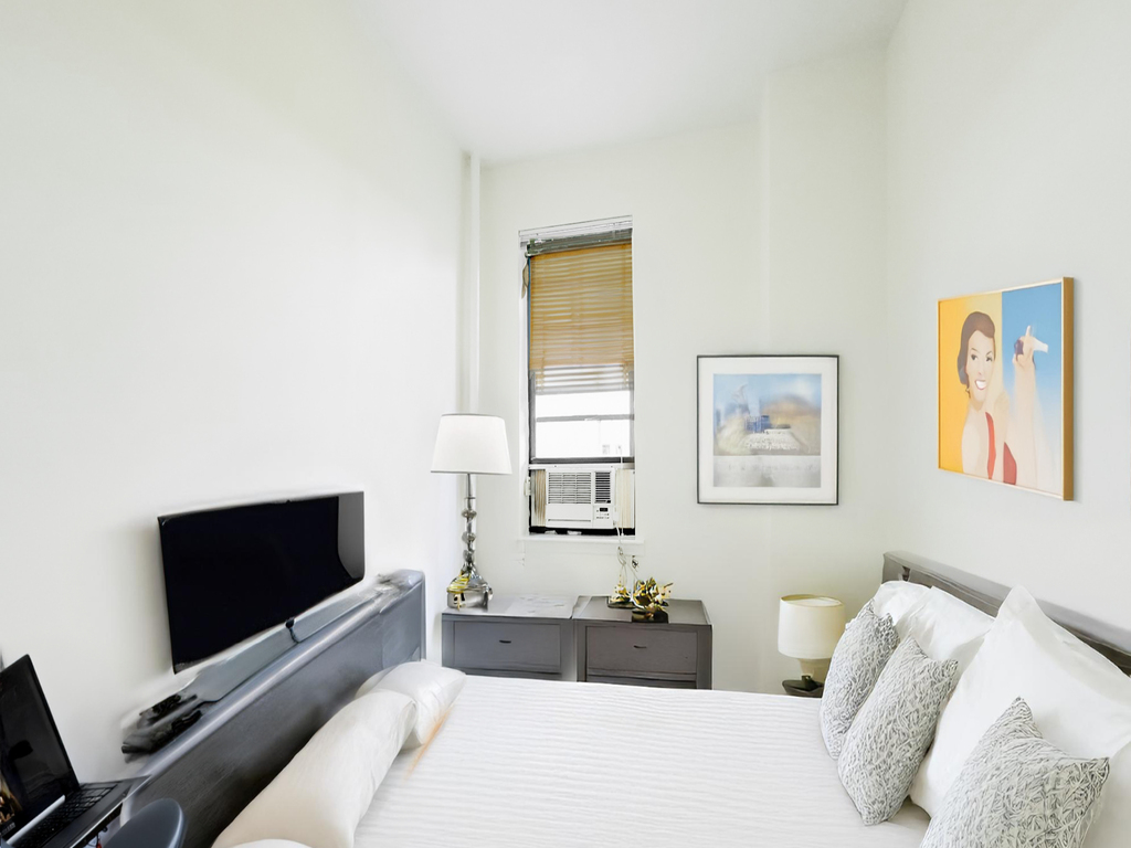 310 East 19th Street - Photo 3