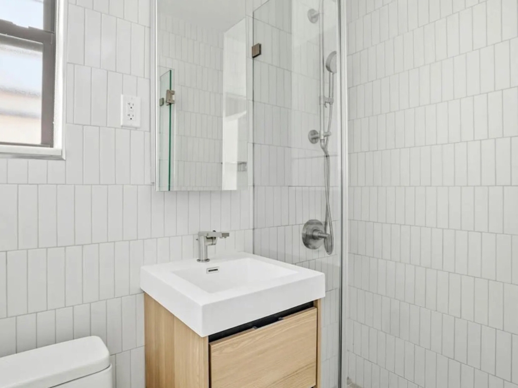 405 West 49th Street - Photo 4