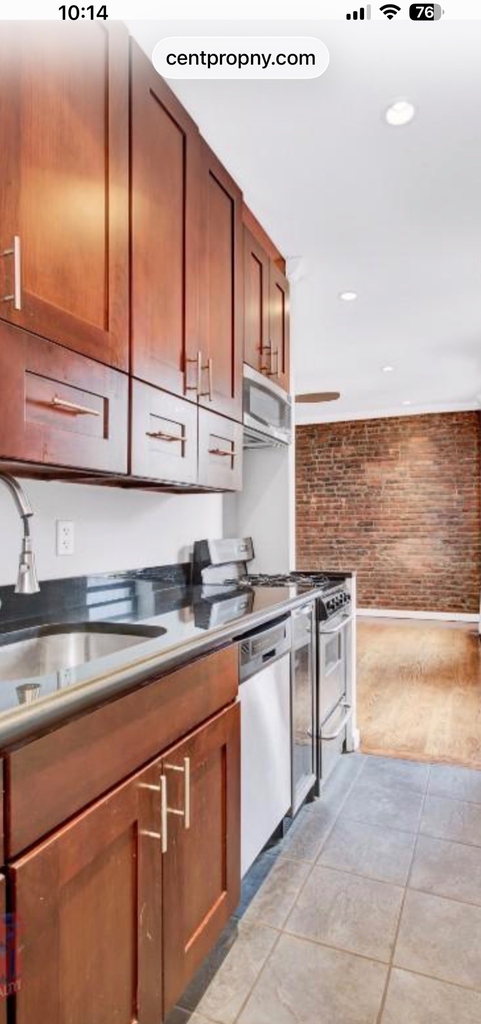 332 West 47th Street - Photo 2