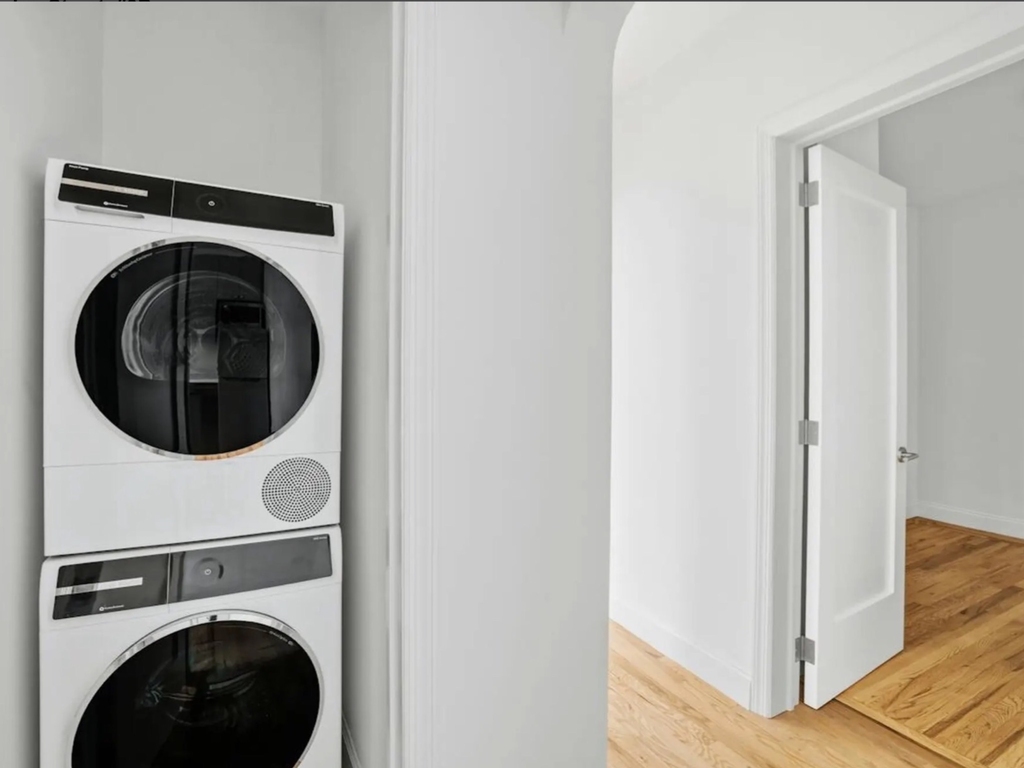 405 West 49th Street - Photo 5