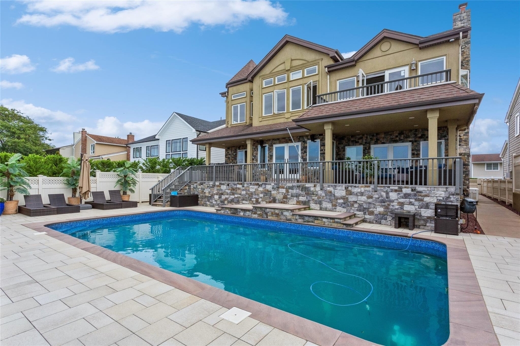 319 Harbor Drive - Photo 2
