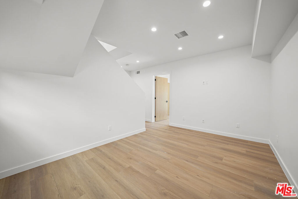819 N Mccadden Place - Photo 6