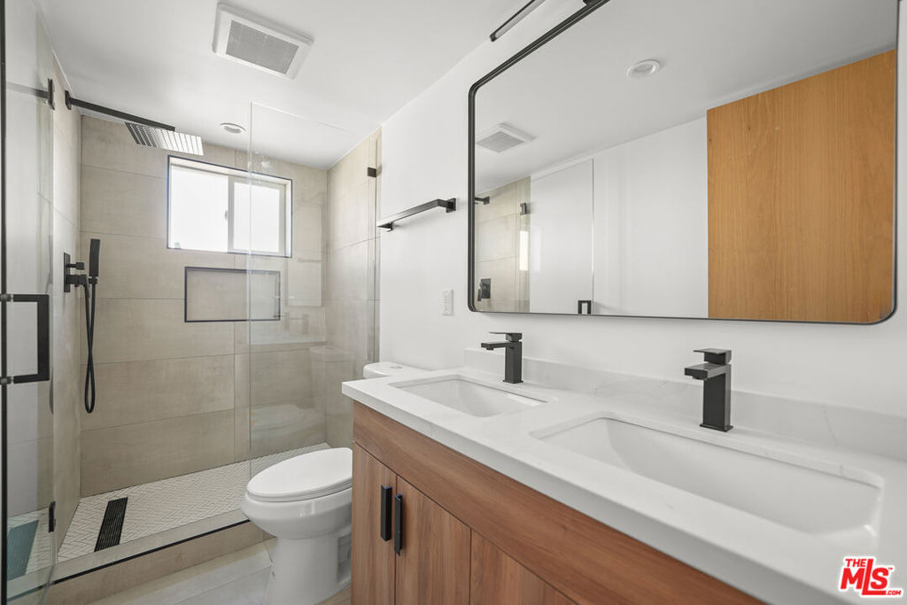 819 N Mccadden Place - Photo 9
