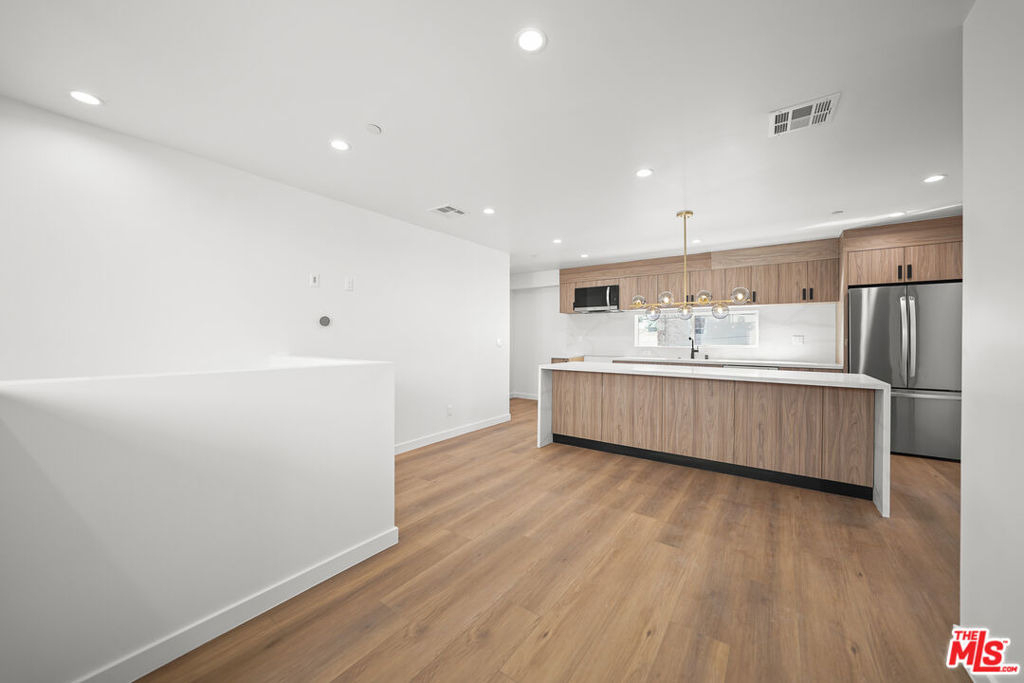 819 N Mccadden Place - Photo 2